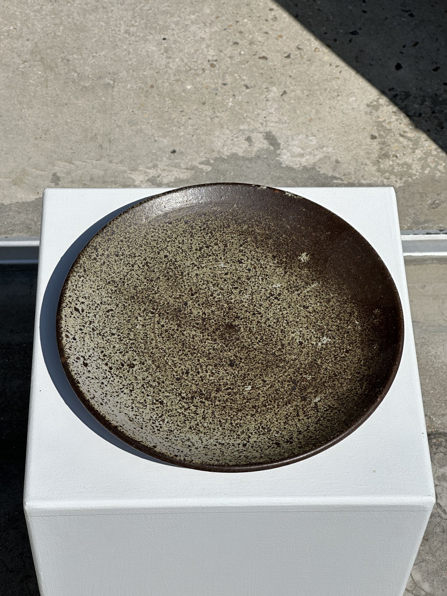 Plat en céramique vert indonésien D:26,5