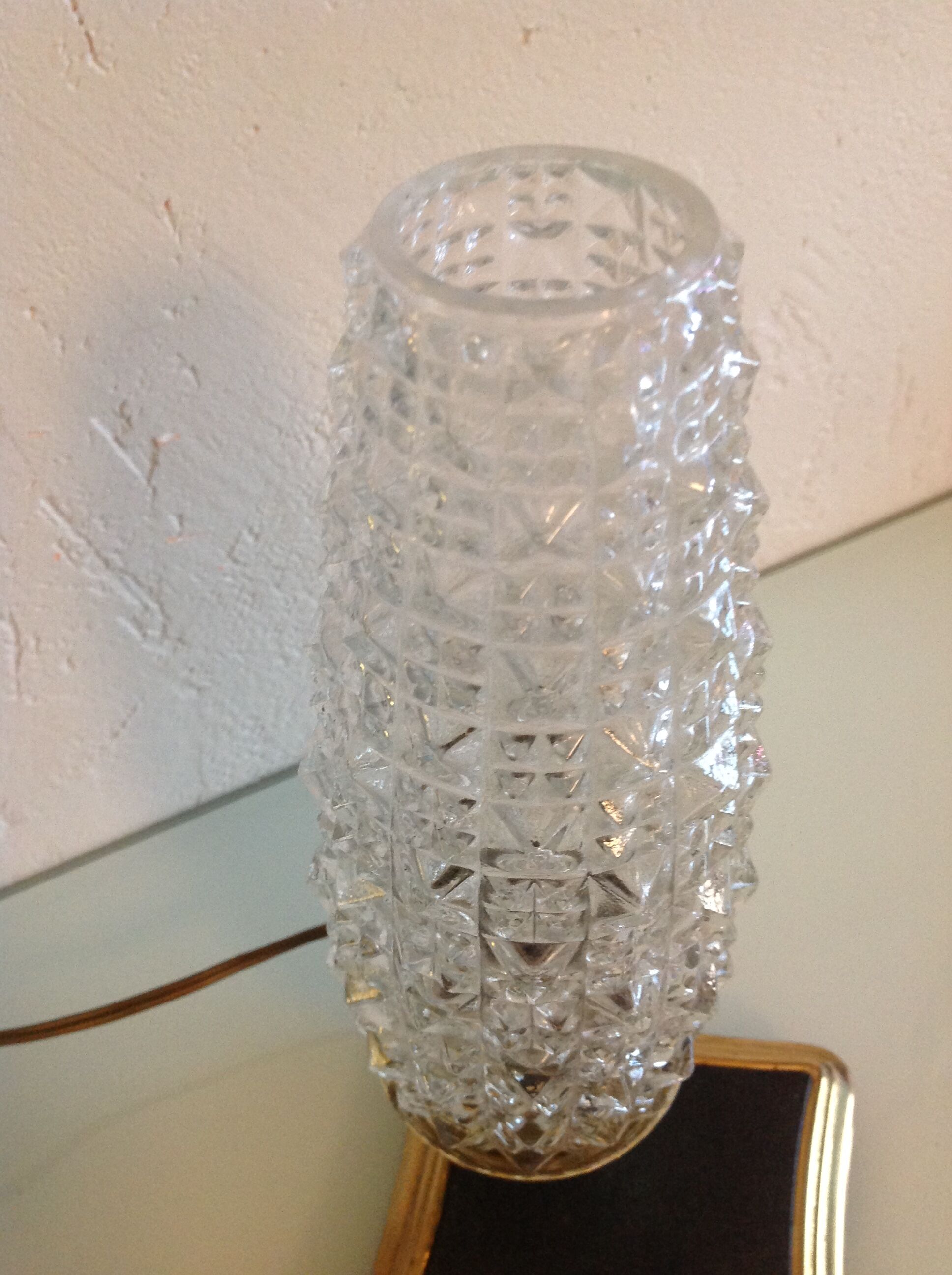 Lampe de chevet verre tulipe structuré et socle laiton / vintage années 50-60