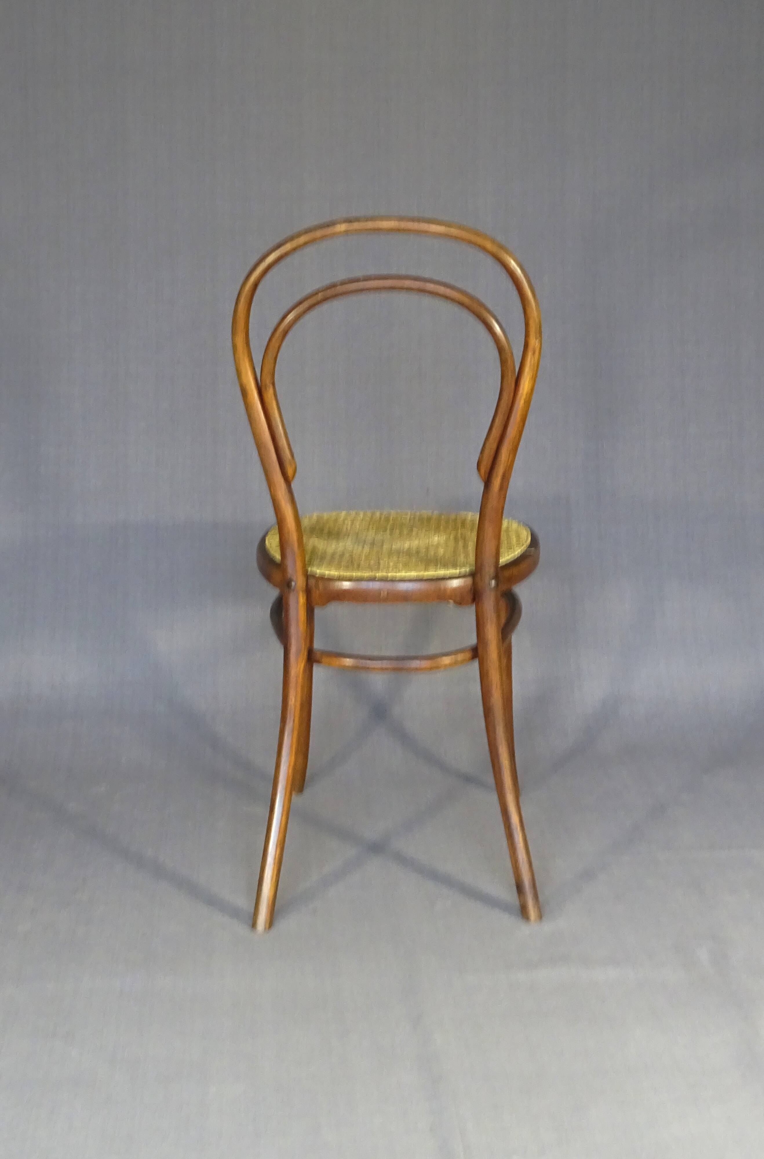 Thonet Chair No. 8 from 1870, original condition. Collector's item.