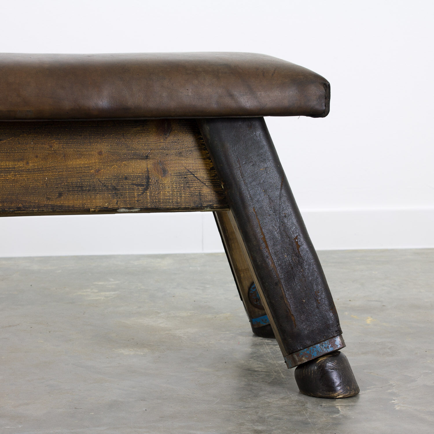 Banc de gymnastique en cuir