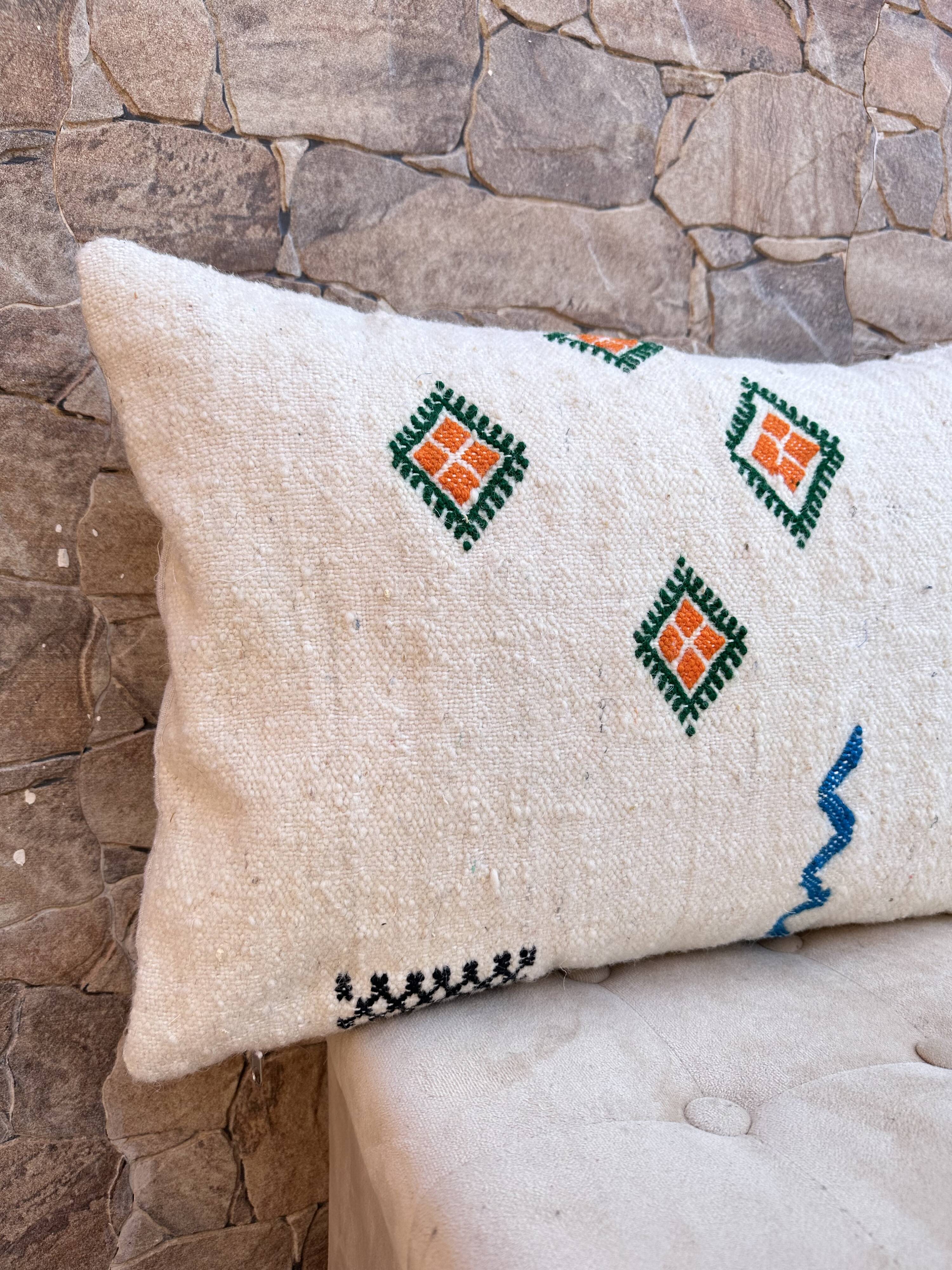 Handmade white Moroccan cushion cover (60x40 cm) for Kilim rugs, cushion cover,