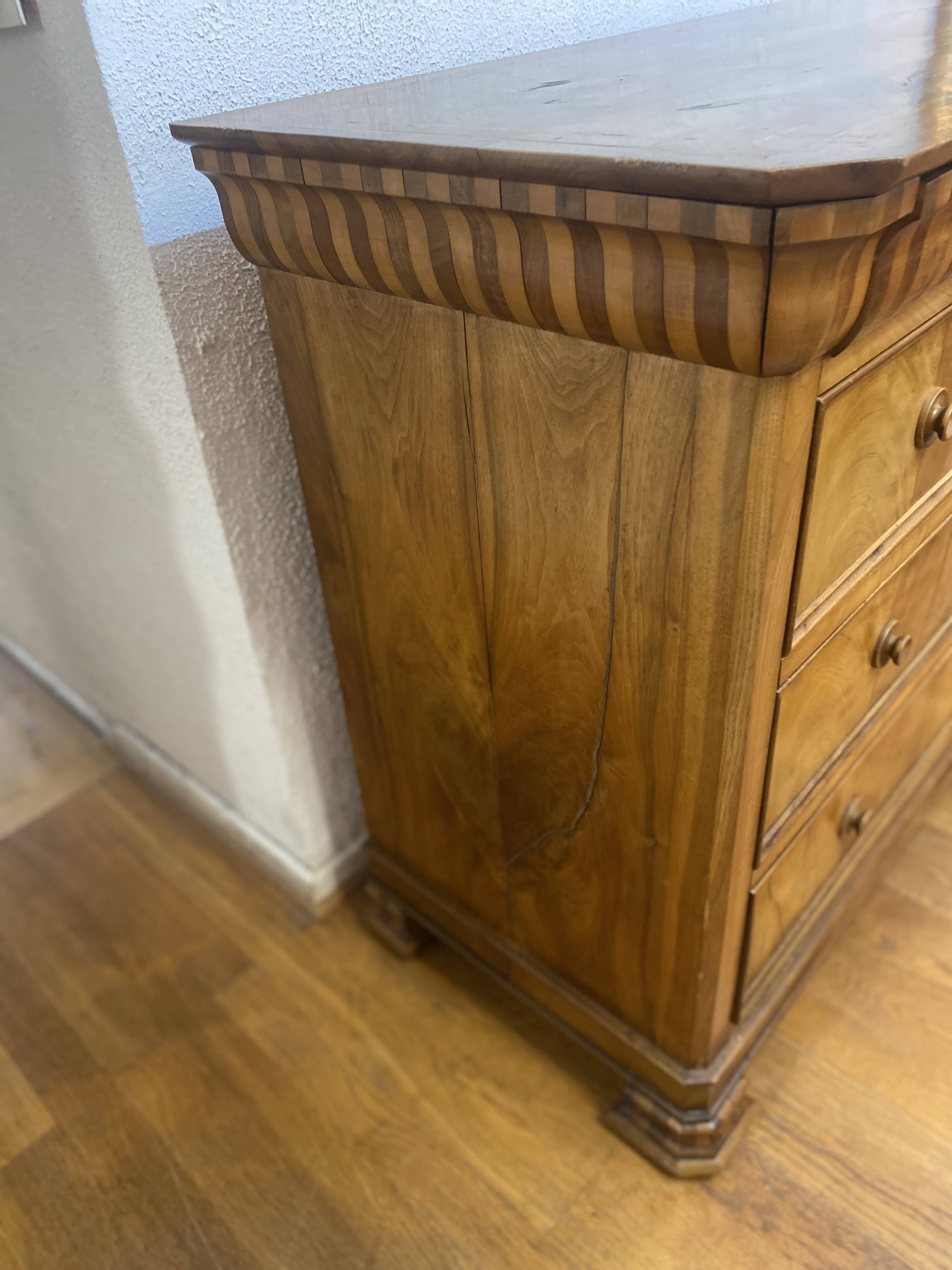 Louis Philippe chest of drawers in cherry wood