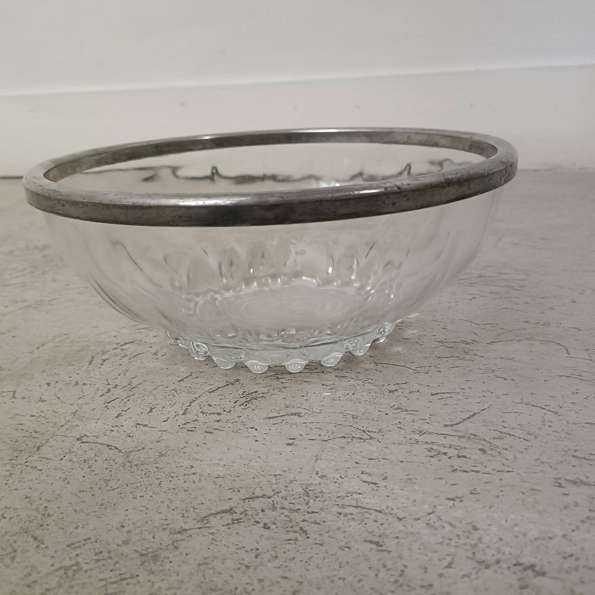 Crystal bowl with a rim