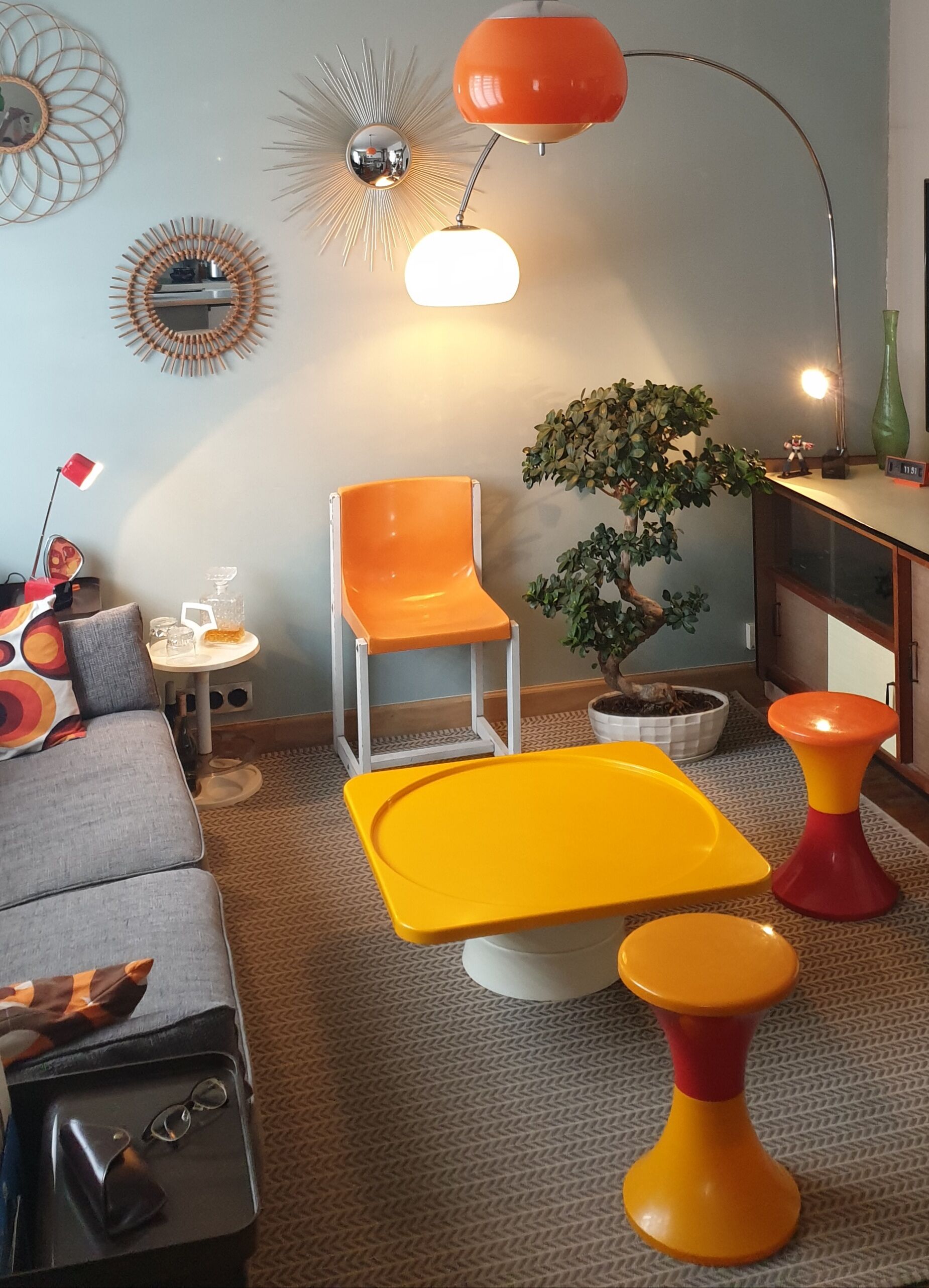 Lot table basse coffre orange  pivotante + tatam sramp 70's