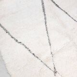 Beni Ouarain Moroccan Berber rug with engraved black diamonds 2.42x1.67m