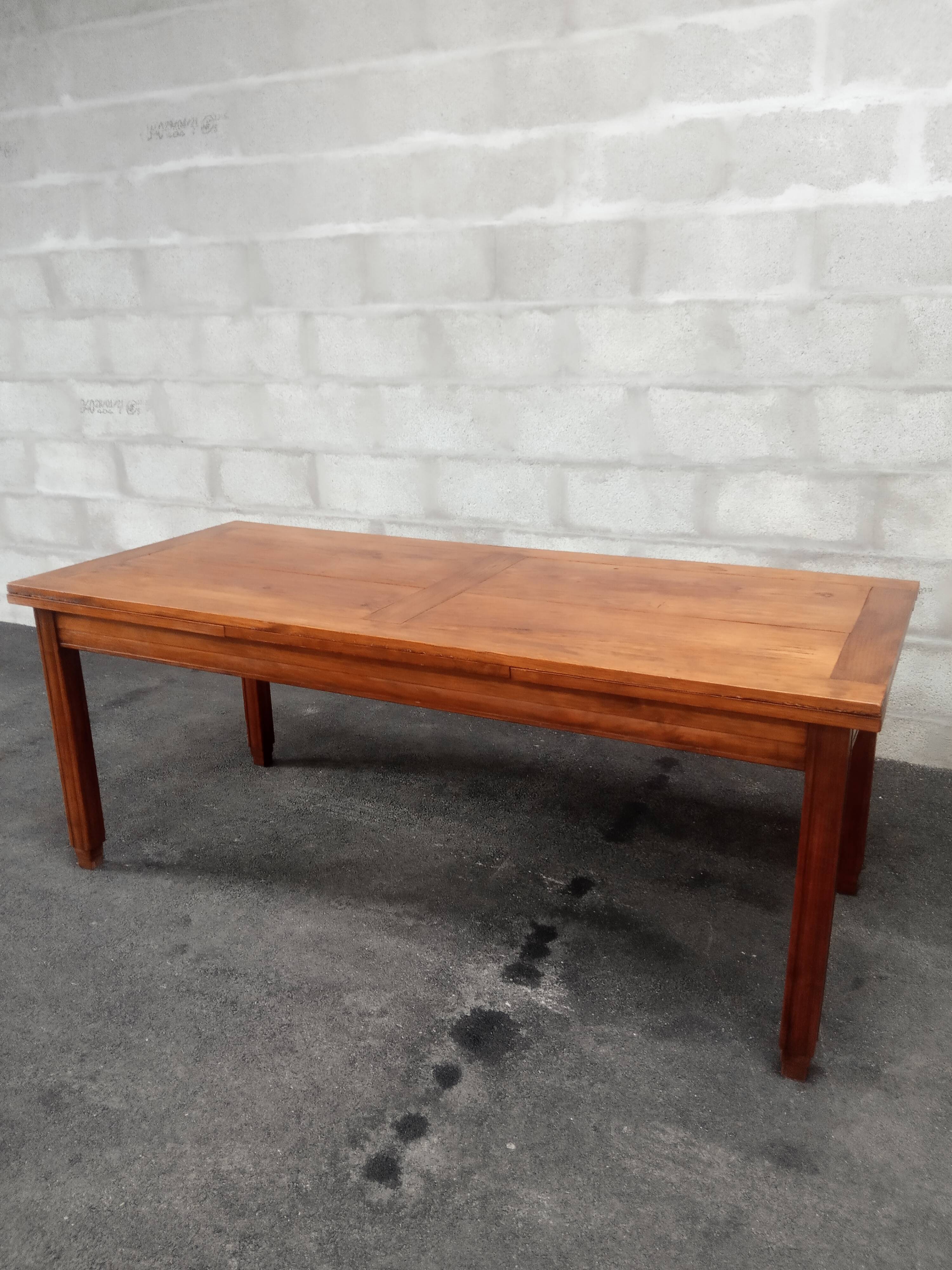 Old farmhouse table 12/14 people