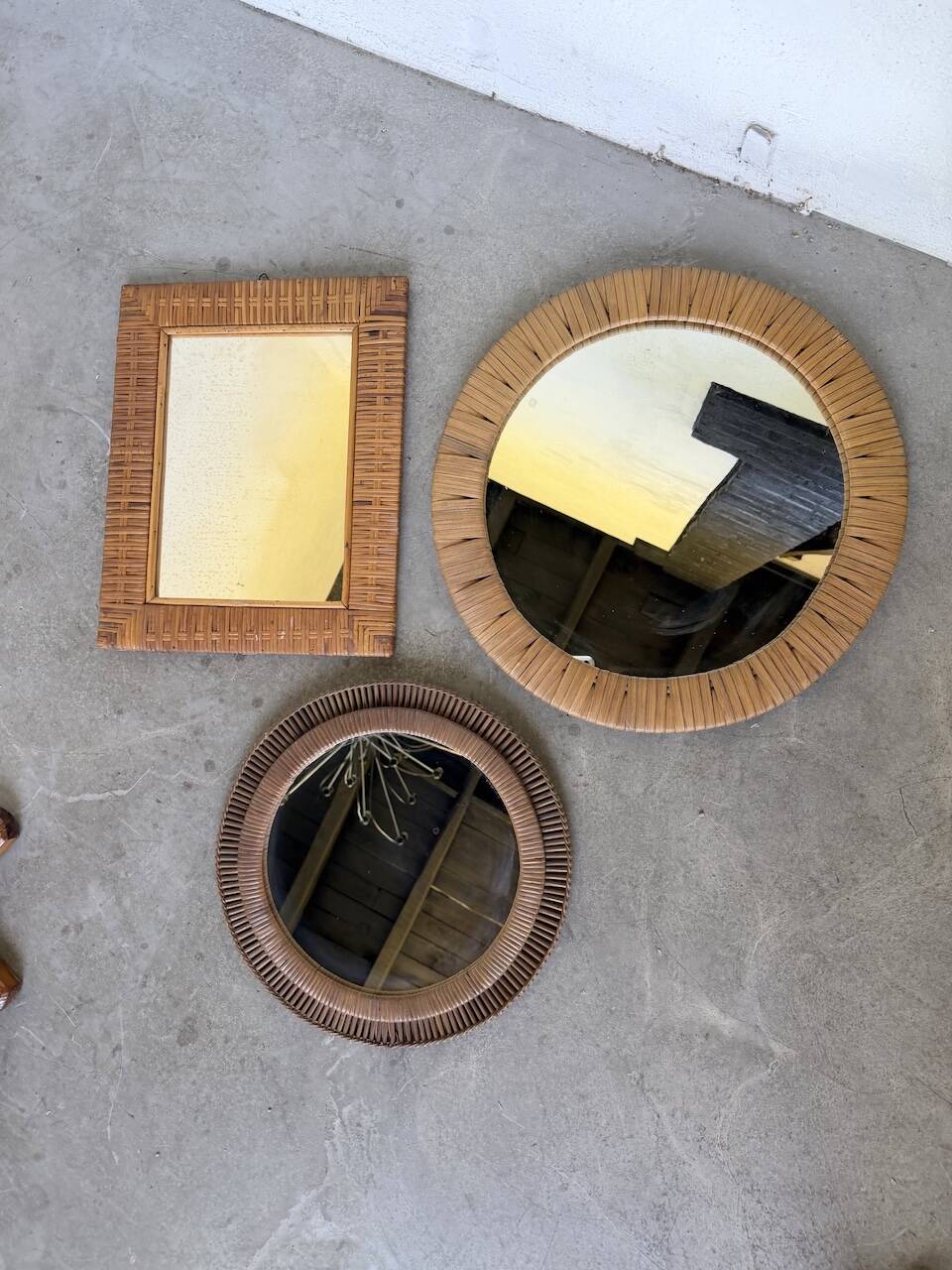 Trio de miroirs osier tressée années 50