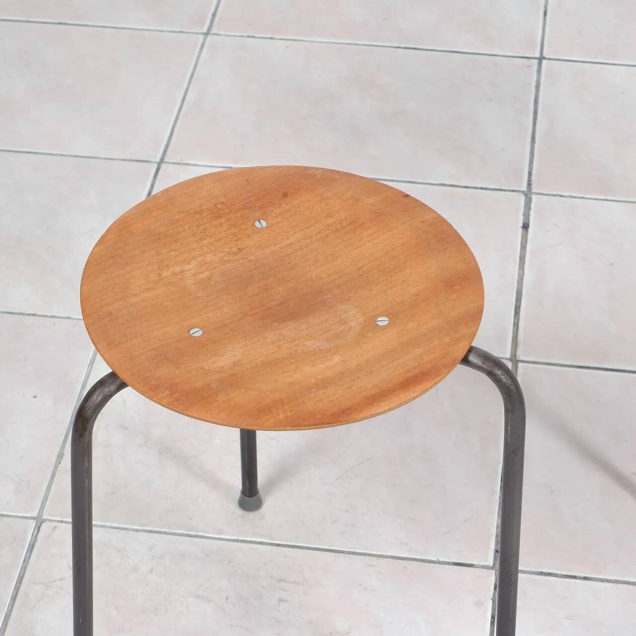 Stackable 3-legged stools in teak / metal