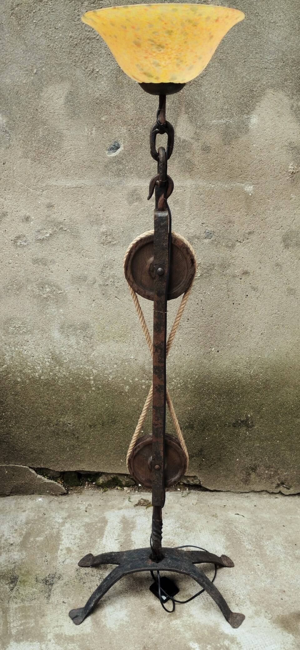 Brutalist floor lamp in wrought iron and glass paste