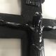 Crucifix ancien noir monochrome