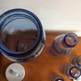 Ensemble bouteilles verre bleu teinté dans la masse