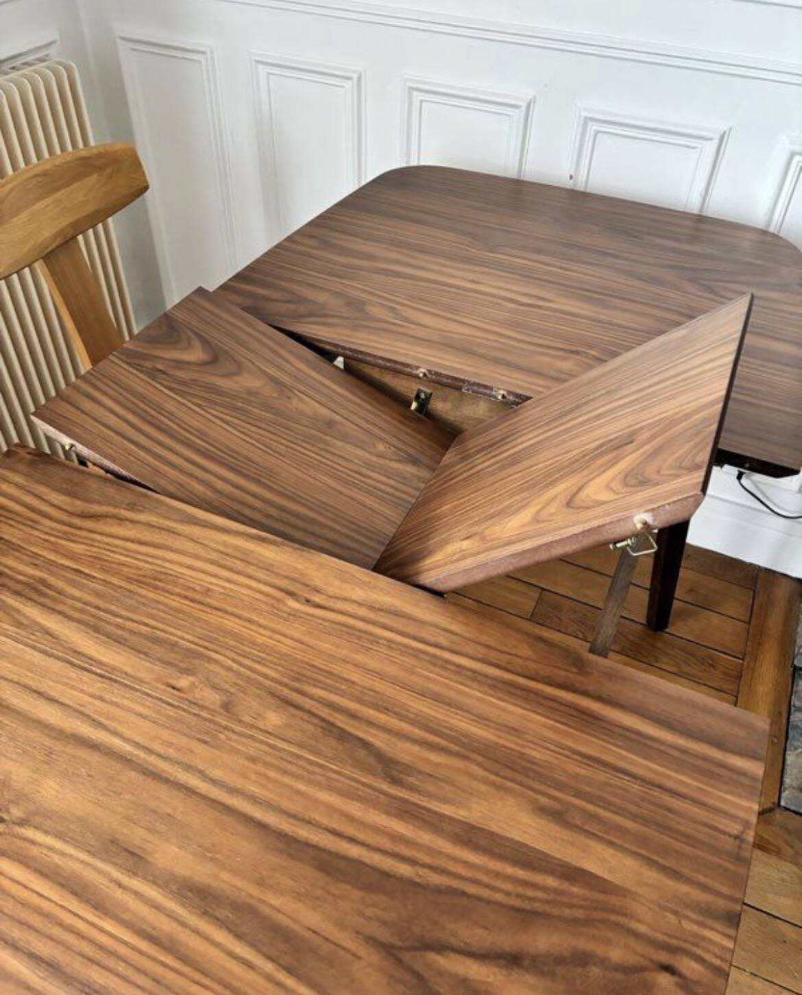 Extendable dining table for 4/6 people, dark walnut, 120/150 cm, 75 cm.