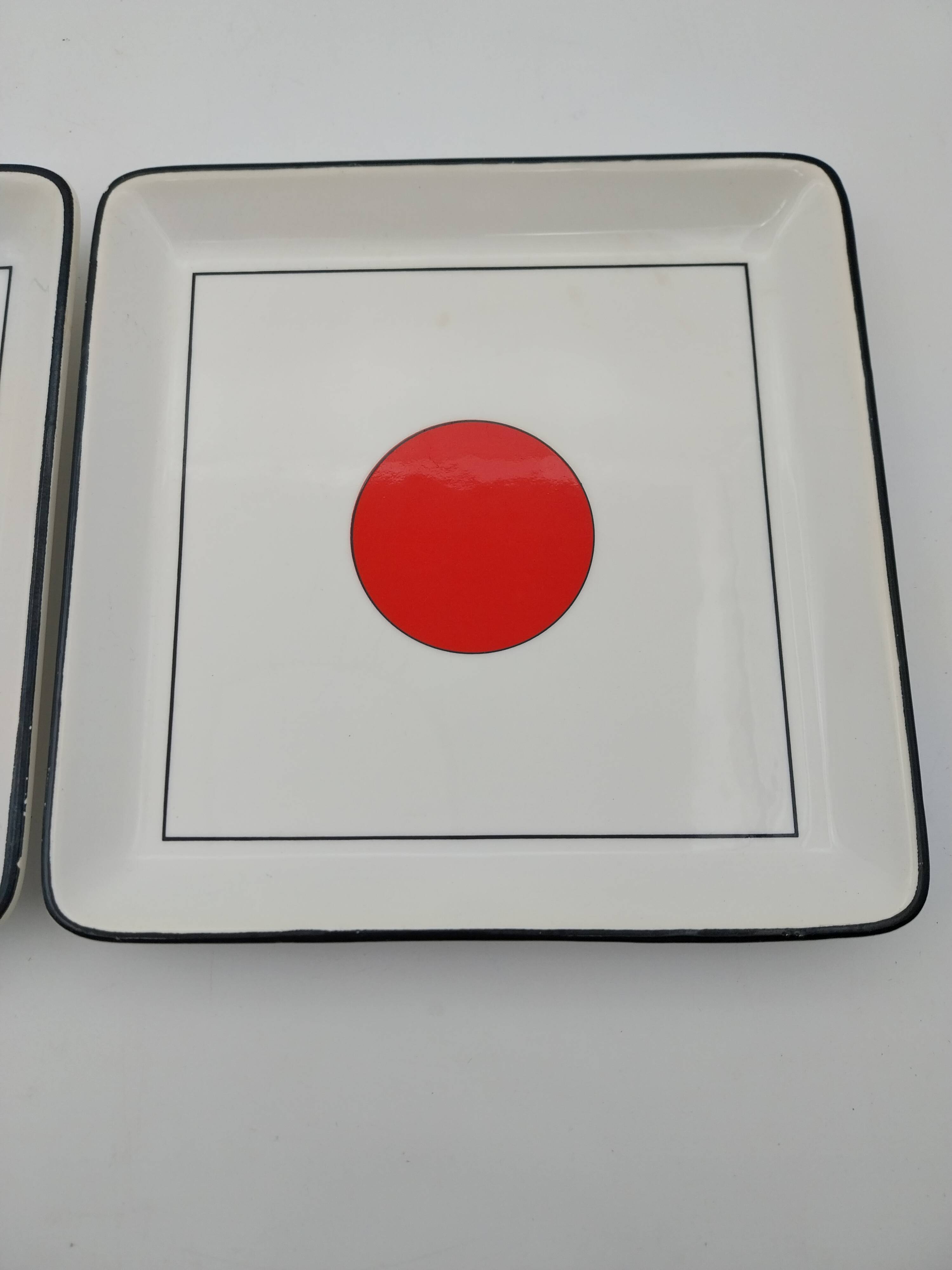 2 Tokyo Gien square plates
