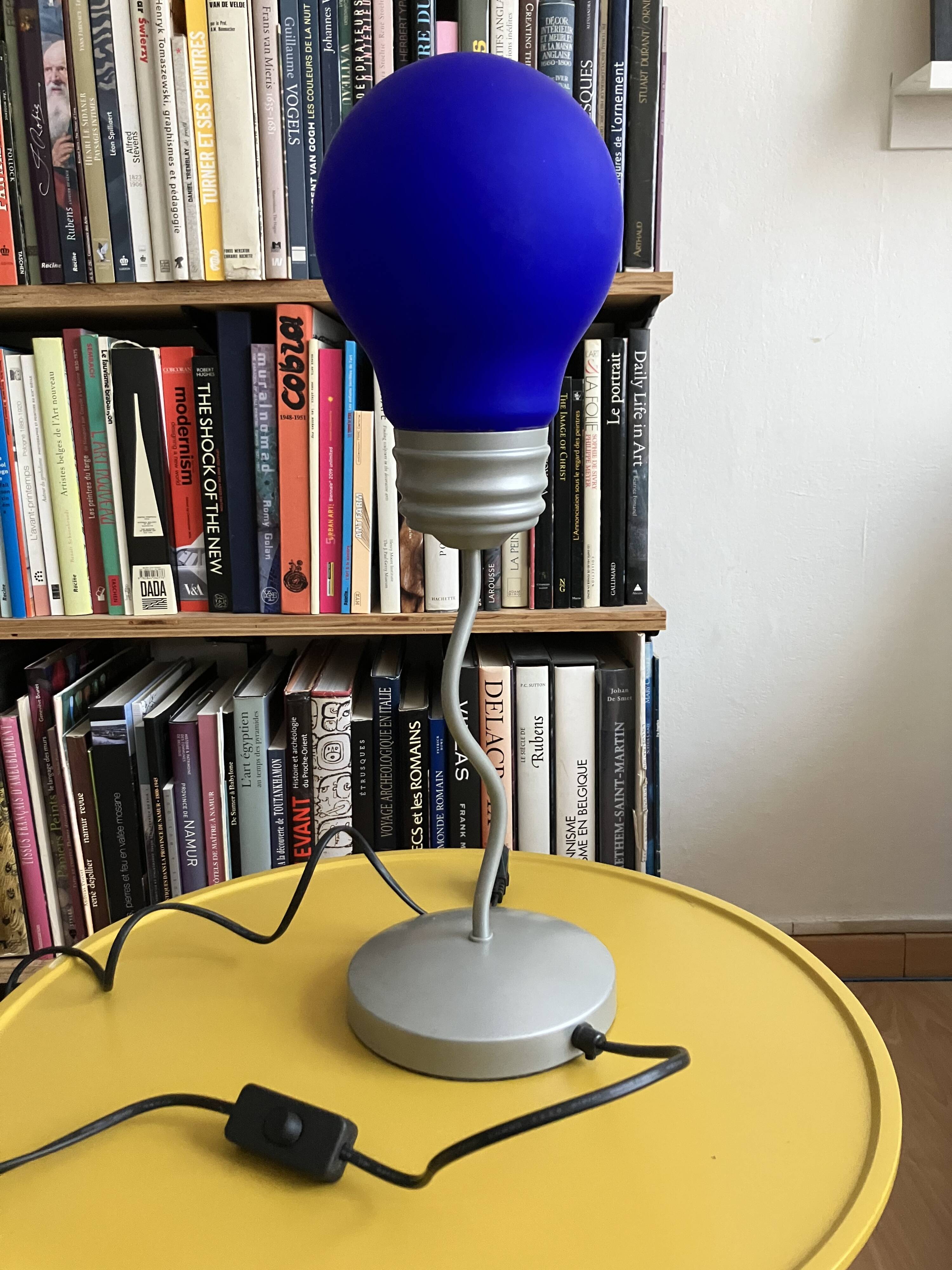 Small blue lamp bulb postmodern 90s Pop Art style
