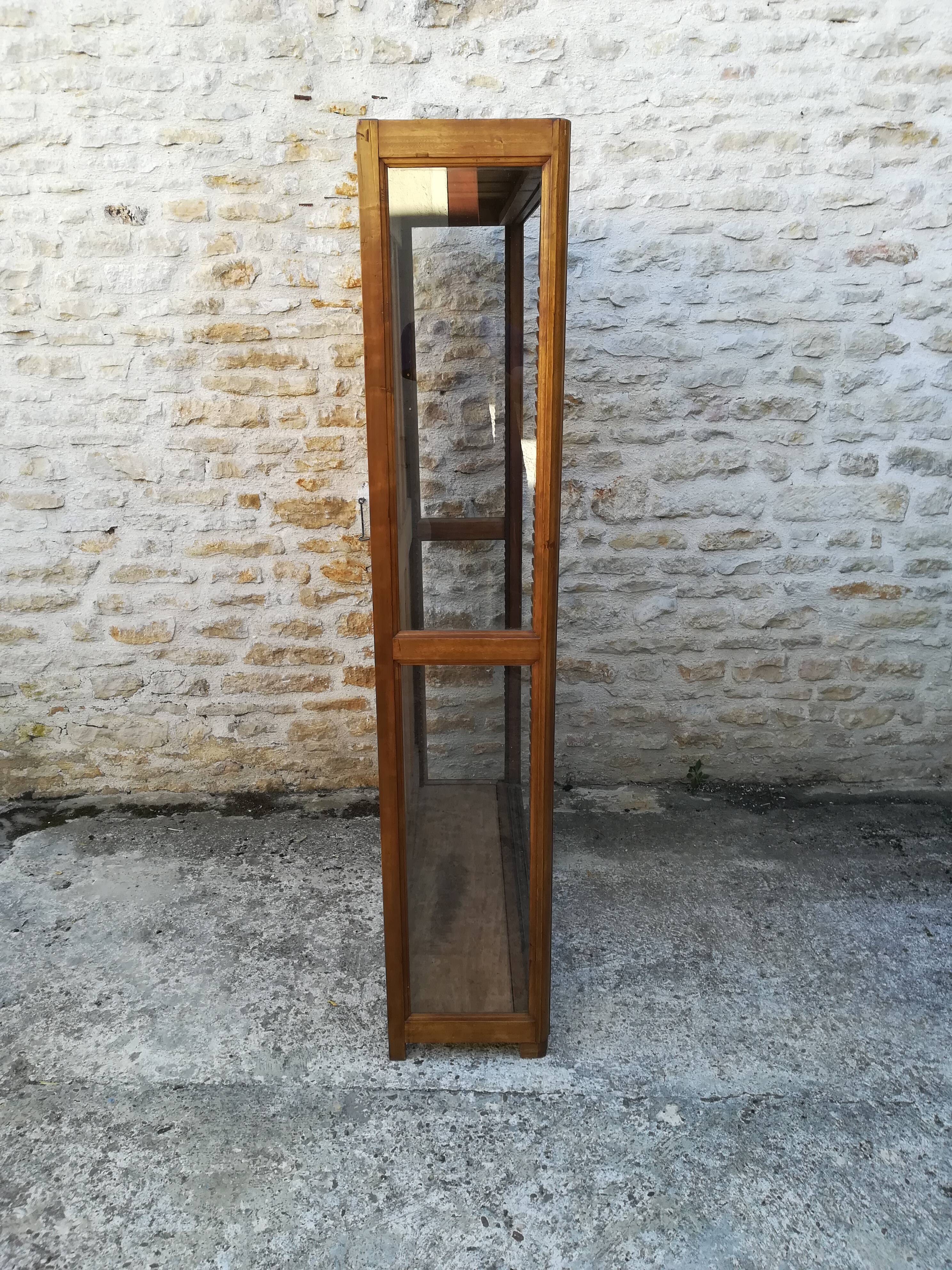 Showcase with two sliding doors