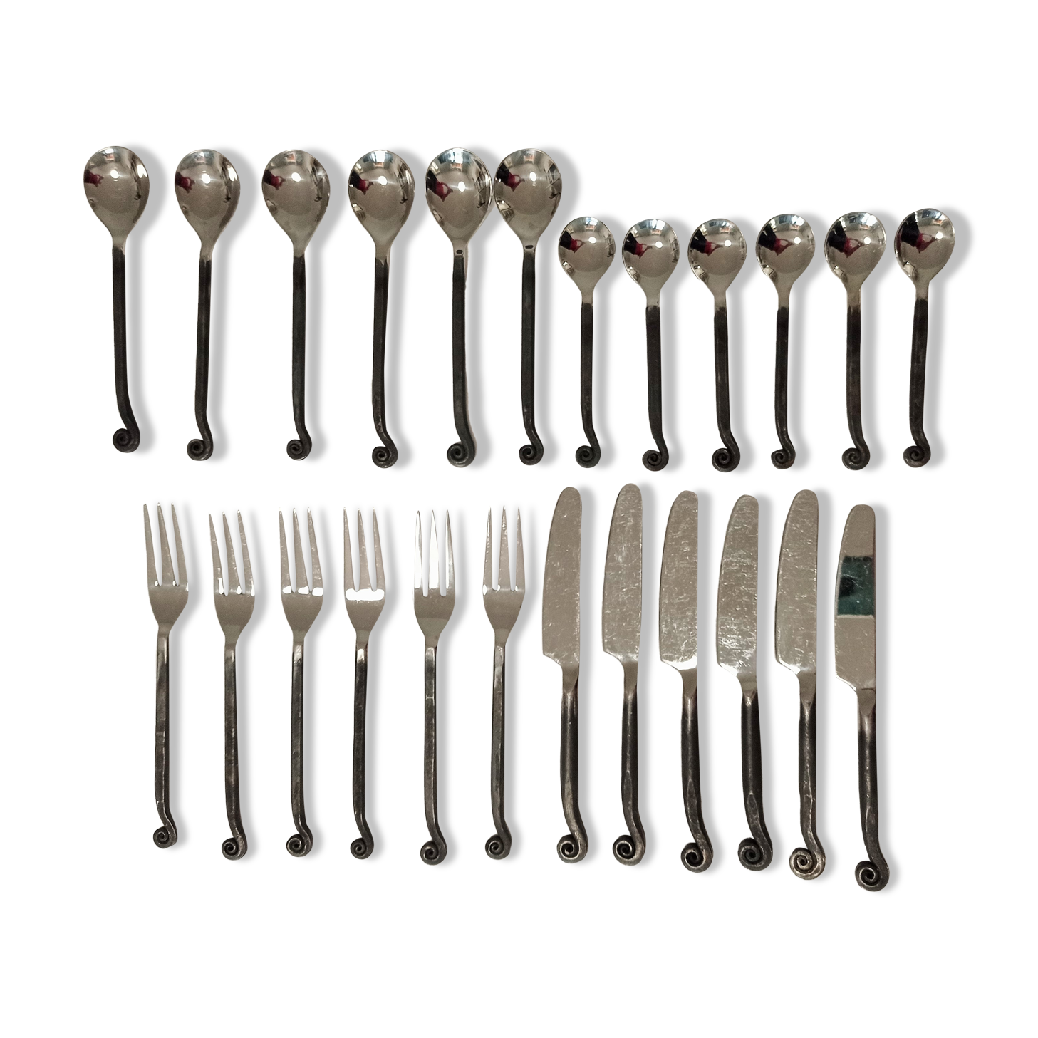 Cutlery set 24 pieces in hammered steel