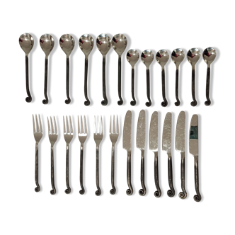 Ménagère 24 pièces en acier martelé