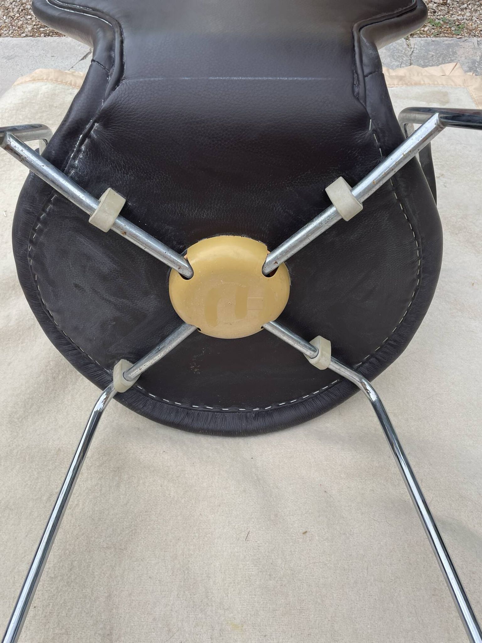 Chaises 3207 -Arne Jacobsen pour Fritz Hansen-Danemark