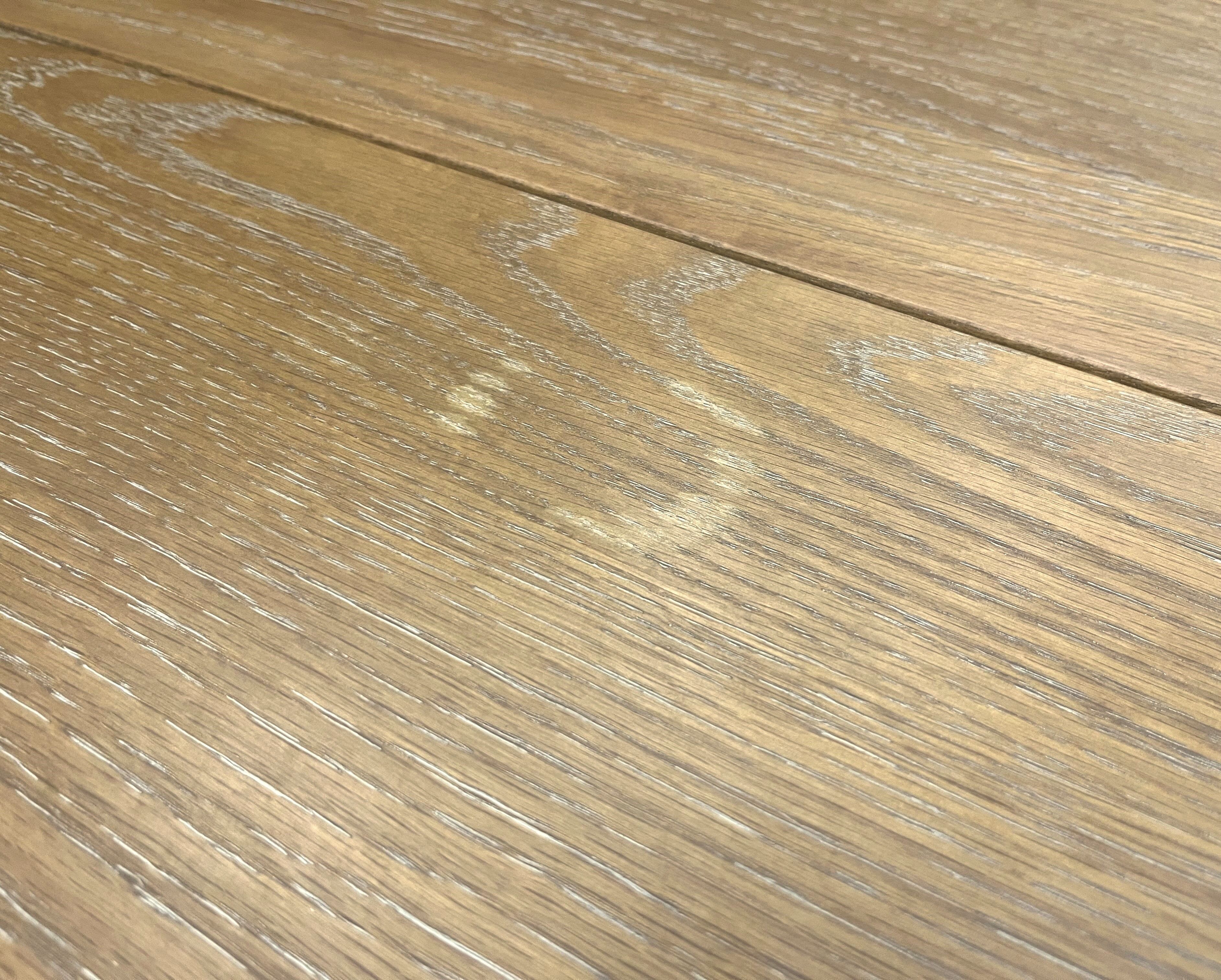 Elegant extendable oak table and black legs, 6/16 covers