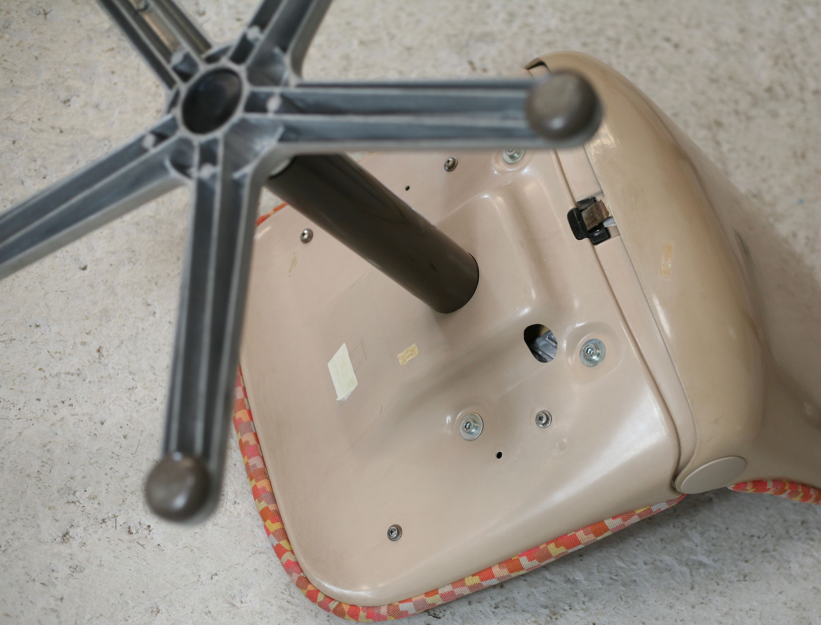 5 chairs "space age", Wilkhahn edition, plastic shells, star steel base. Circa 1970