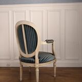 2 convertible chairs