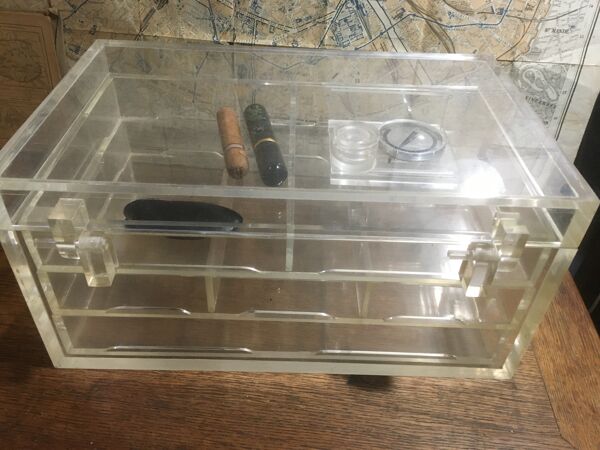 Cave à cigares en plexiglas vintage