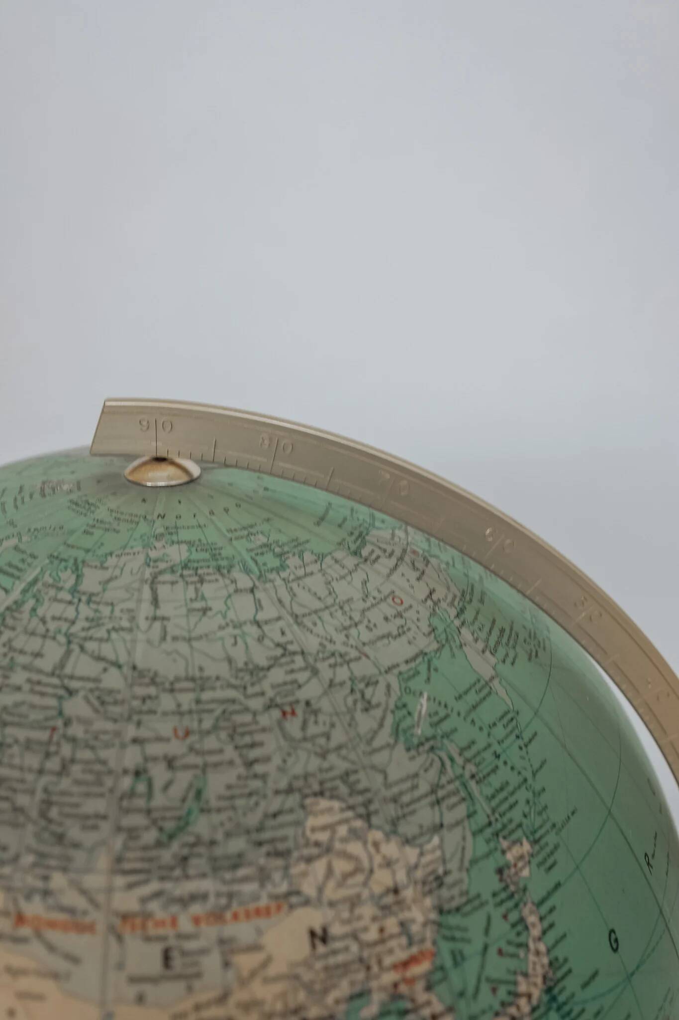 Globe terrestre vintage sur pied en bois, années 60