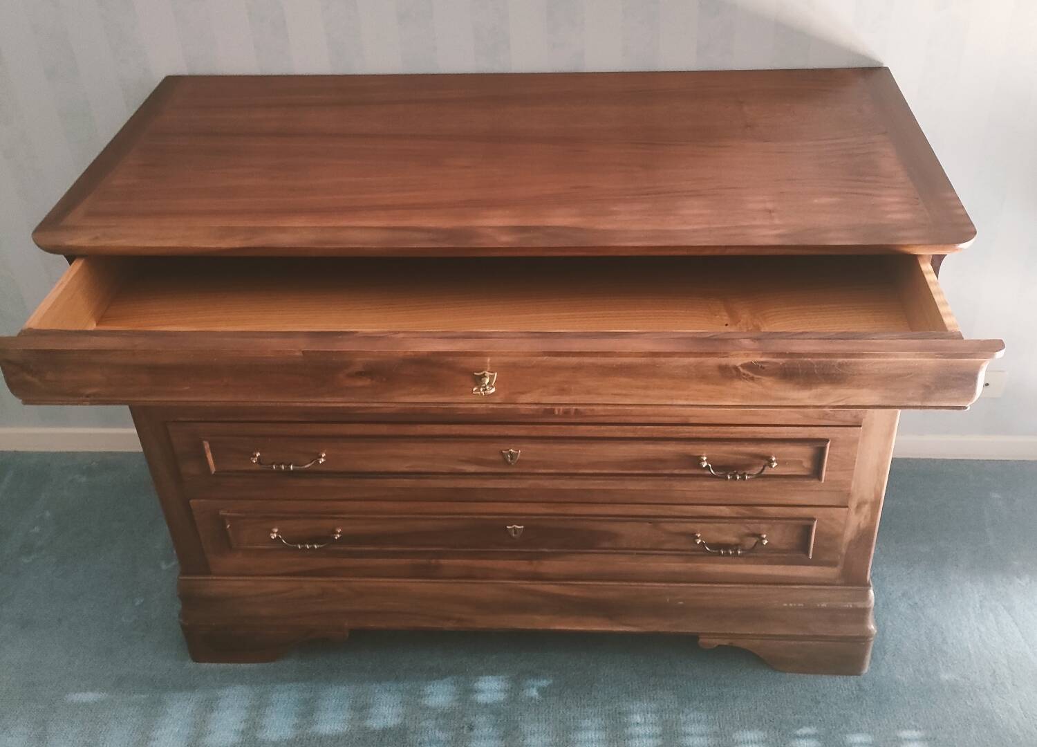 Louis Philippe chest of drawers in walnut