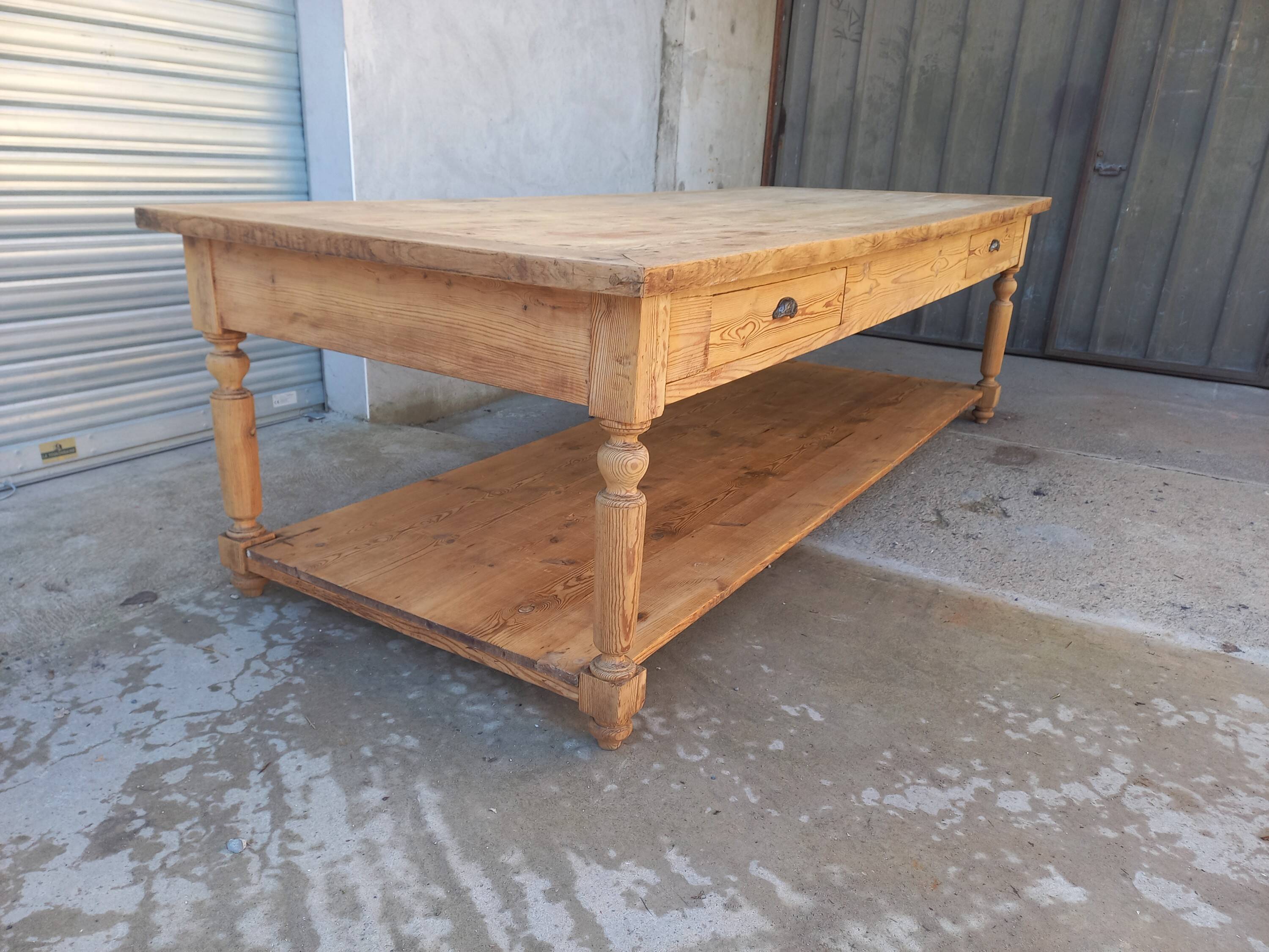 Grande table de communauté en chêne et sapin