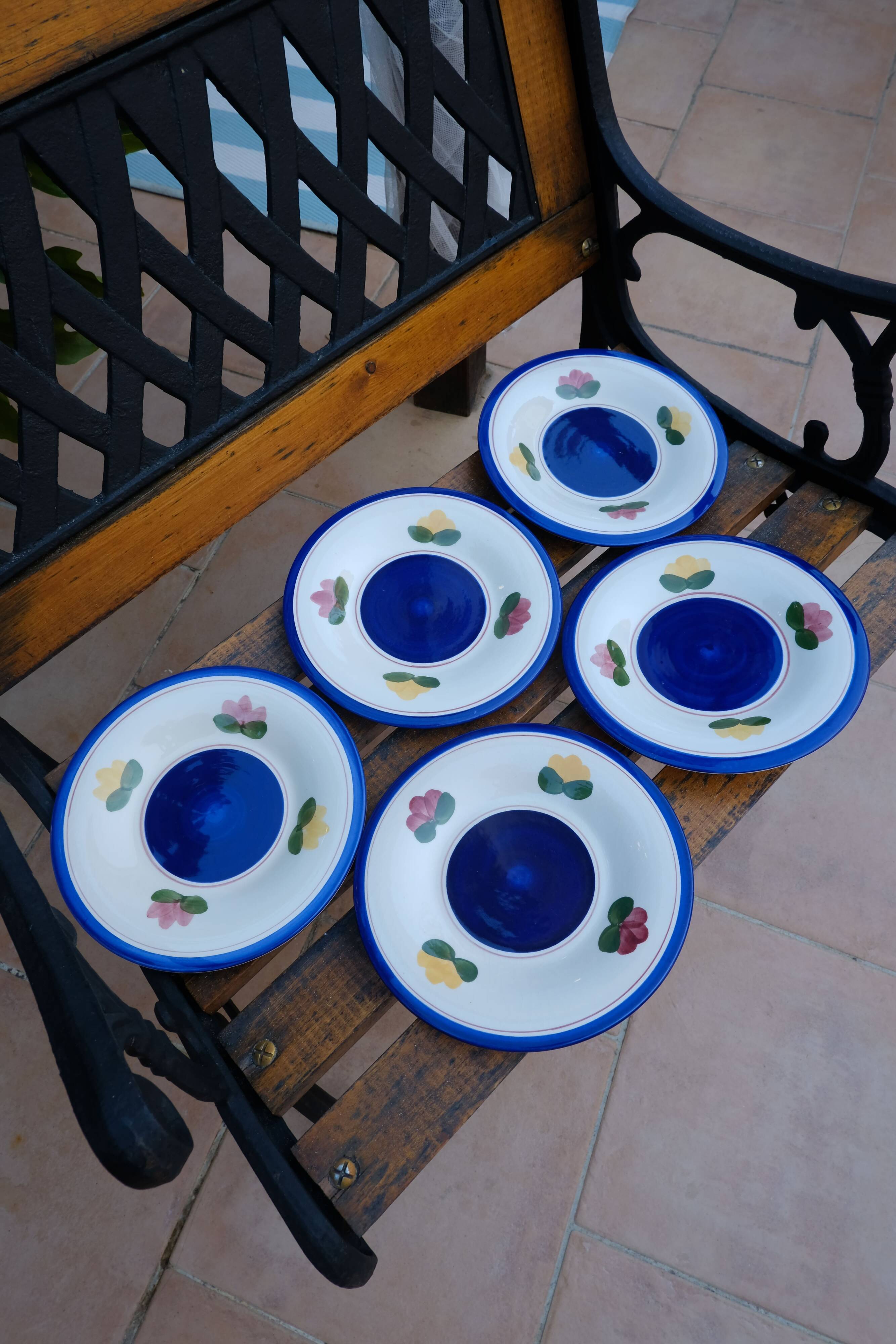 Dessert plates with flowers