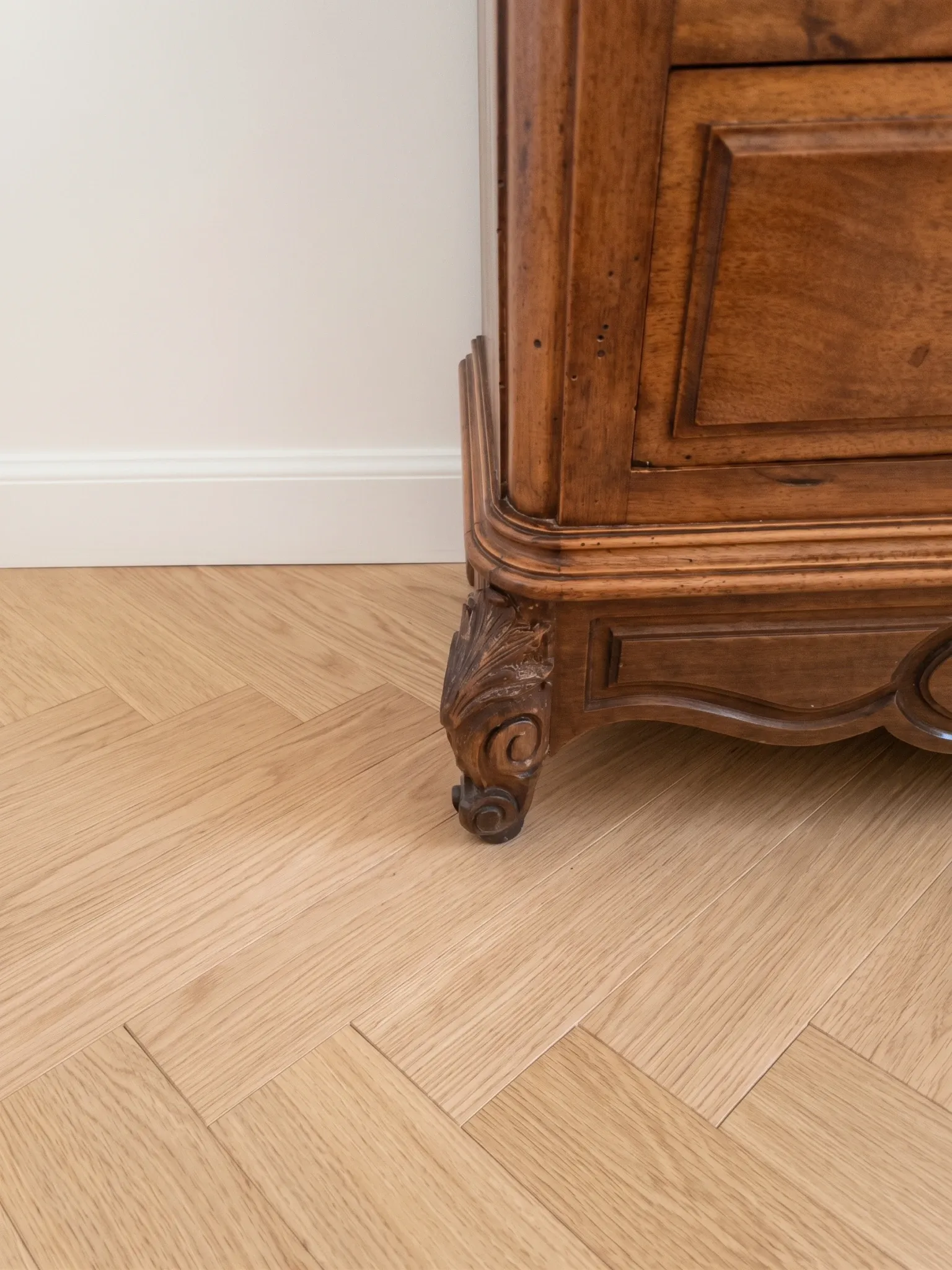 Commode semainier ancienne en bois et marbre