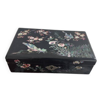 Coffret en laque, incrustation de nacre, décor oiseaux, fleur, bois noir, boîte à bijoux, chinoisant