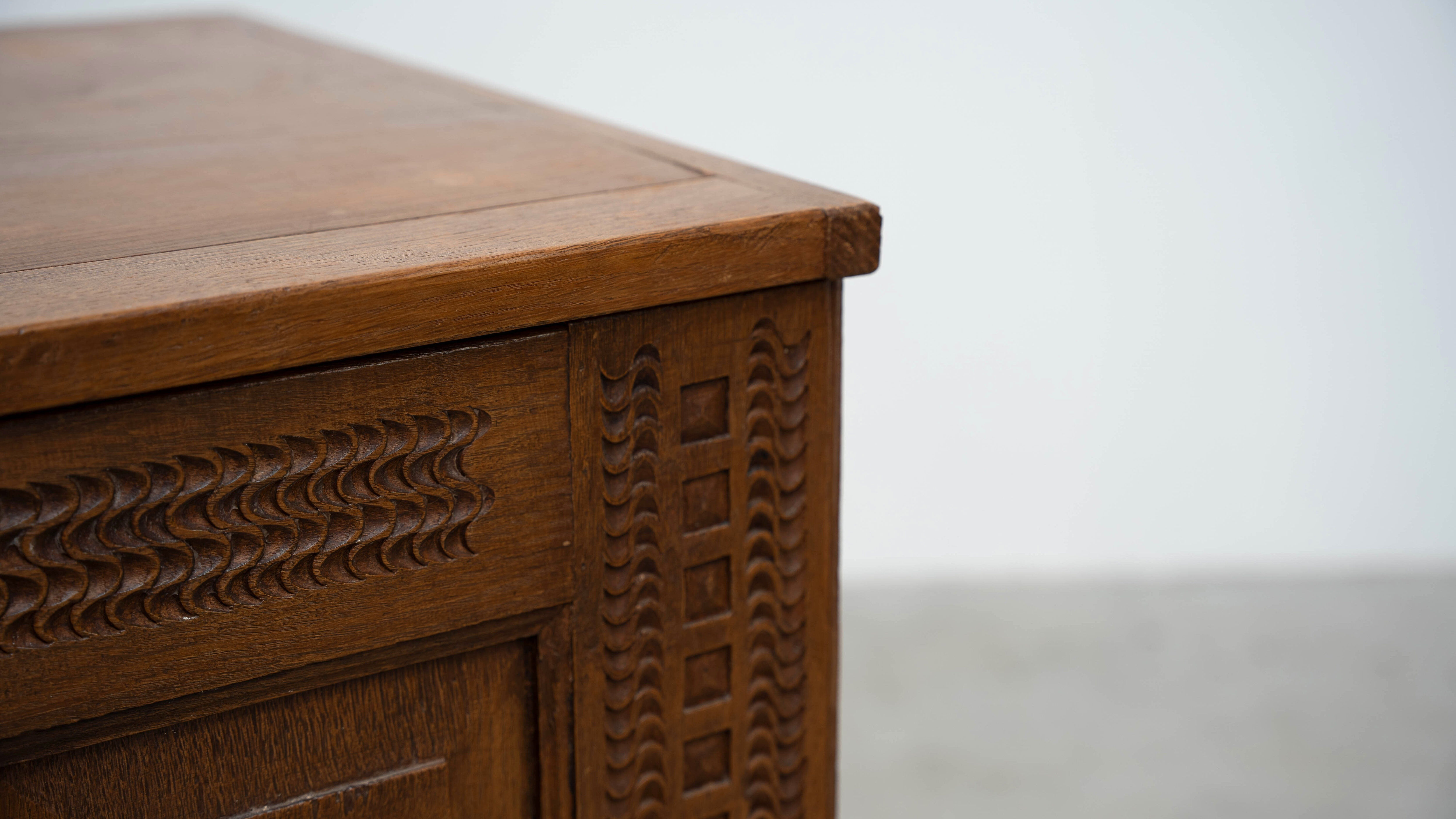 French chest or console