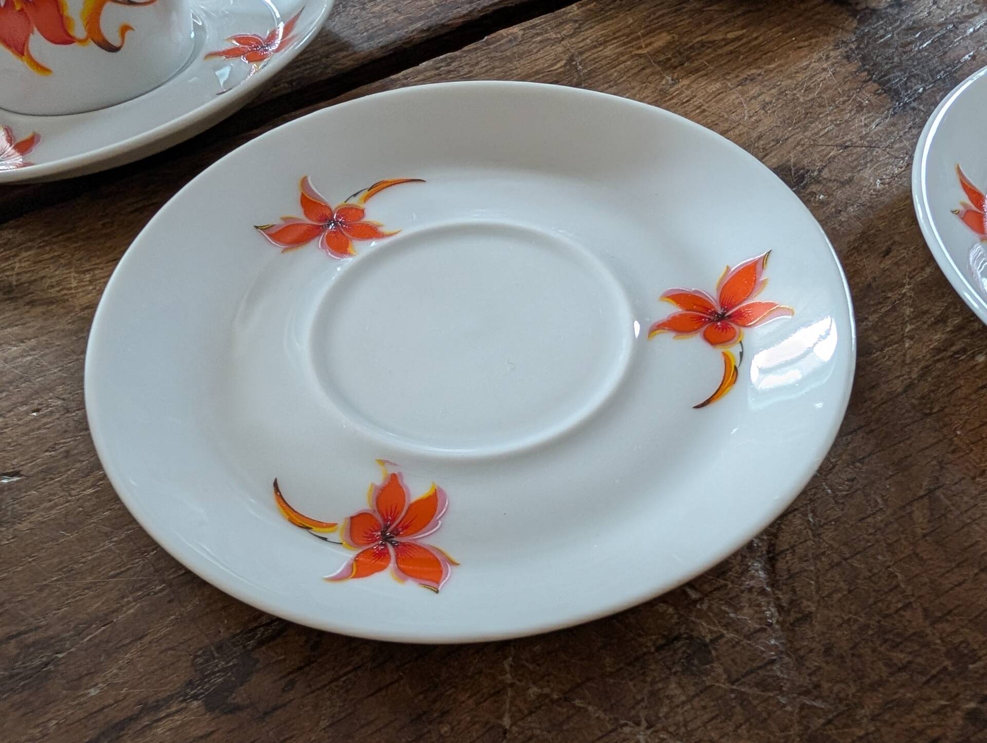 Service Winterling 70s – flamboyant floral orange décor