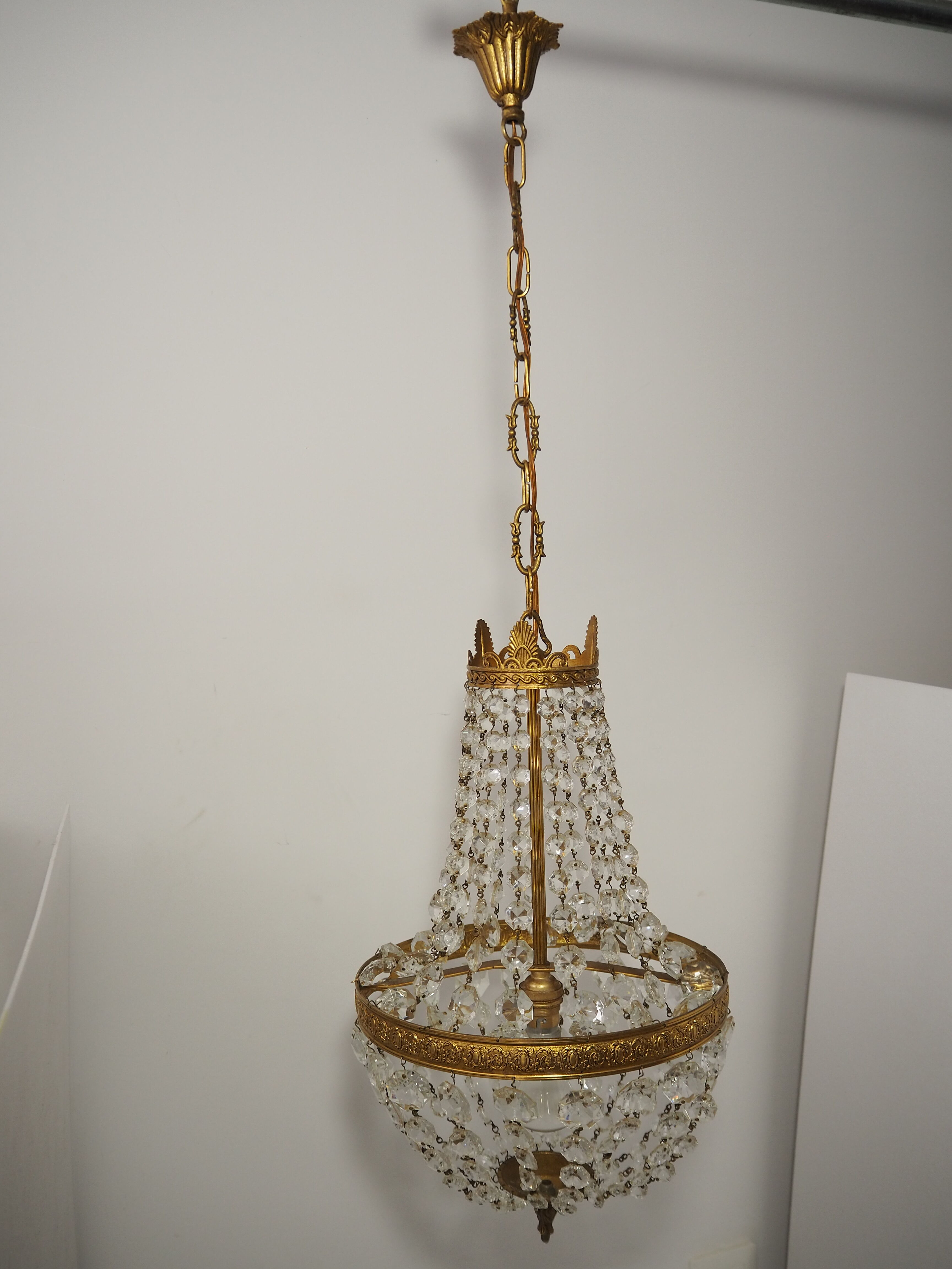 Balloon chandelier with glasses and bronze pampilles