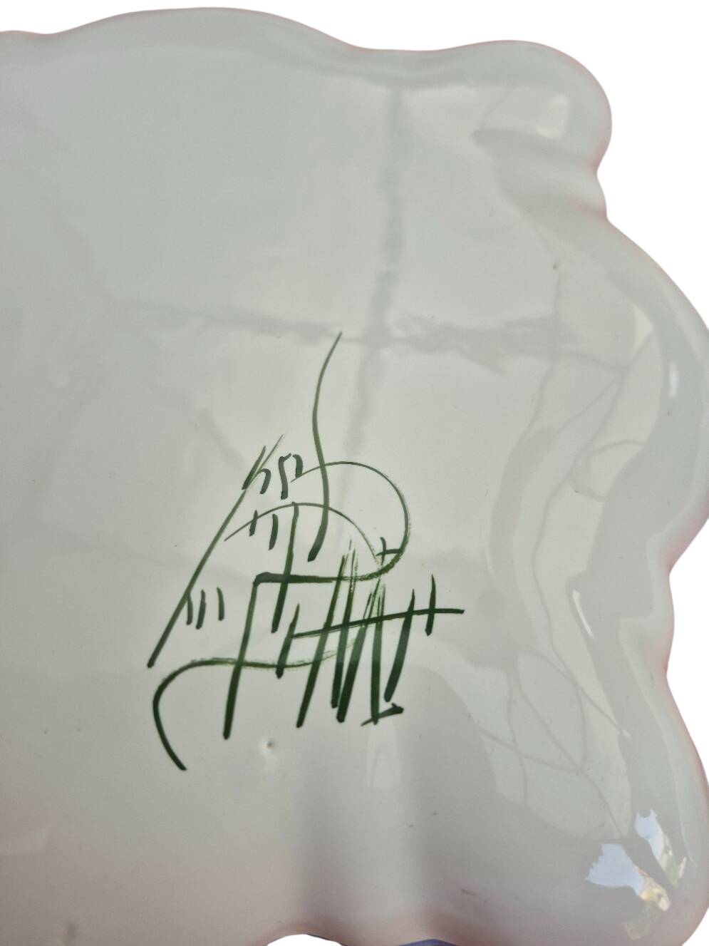 2 ceramic plates