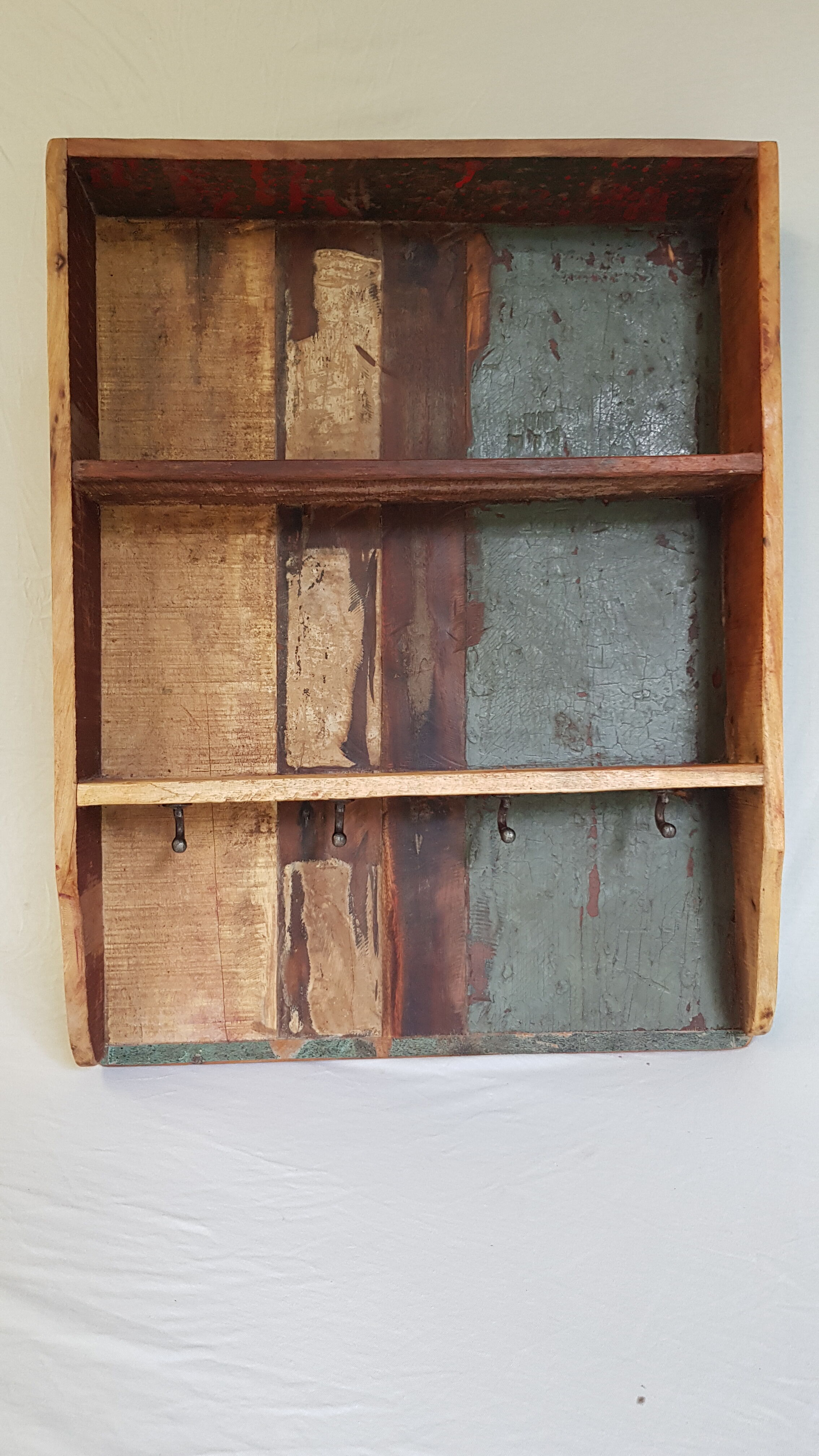 Wall shelf 3 shelves + 4 hooks cast iron in polychrome wood