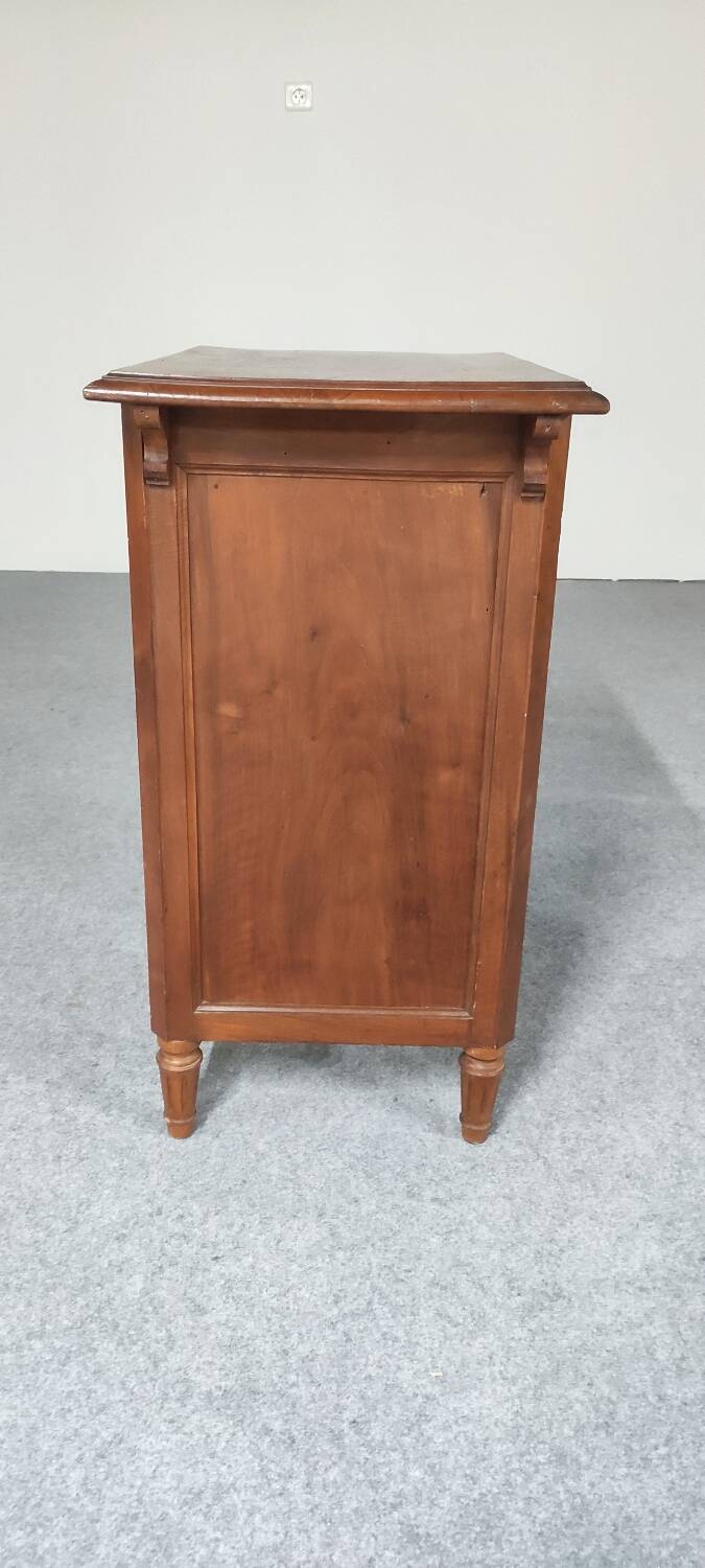 Jewelry cabinet