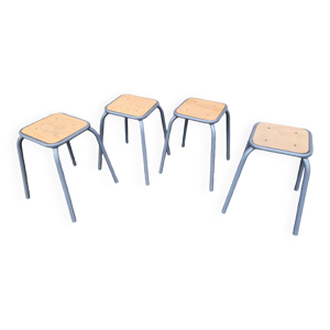 4 tabourets en bois et