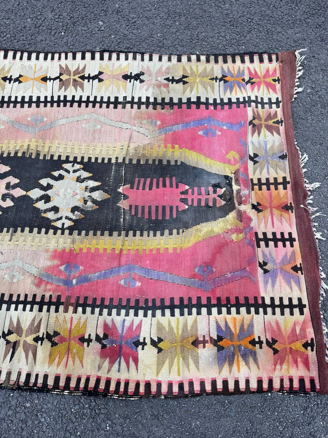 Antique kilim rug with a deep patina – 135 x 91 cm