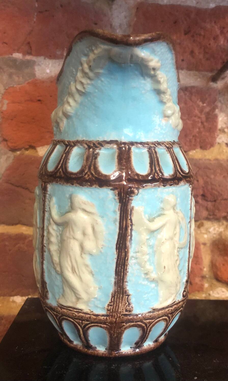 Pichet en barbotine Nimy