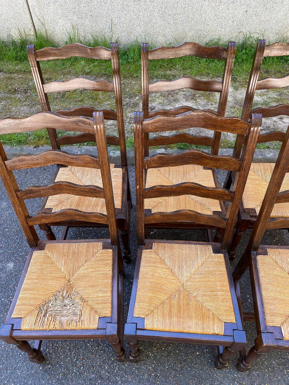 6 solid wood chairs in dark oak with a glossy finish and straw.