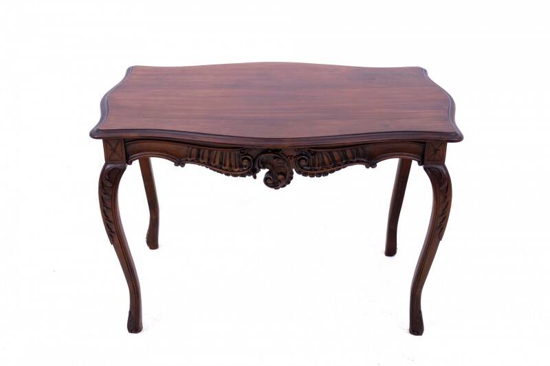 Table en noyer antique datant d'environ 1880, France. Après rénovation.