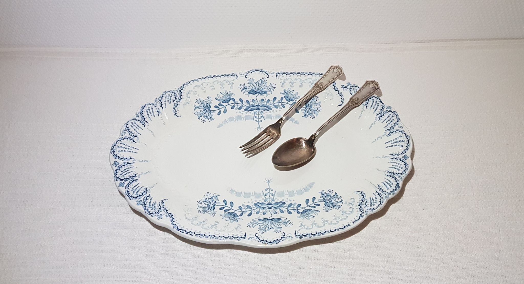 Oval dish of the earthenware factory of St amand Regency model, iron earth