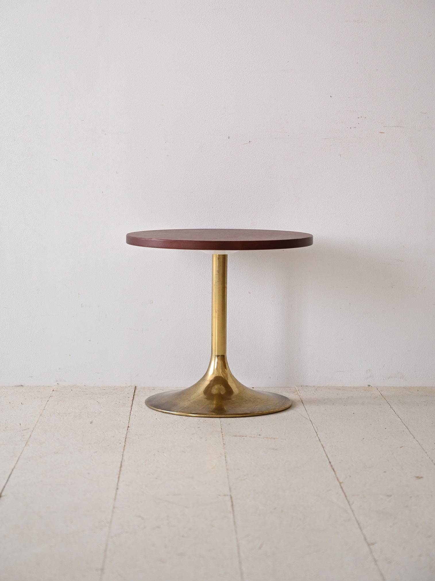 Table basse ronde vintage en cuir et métal