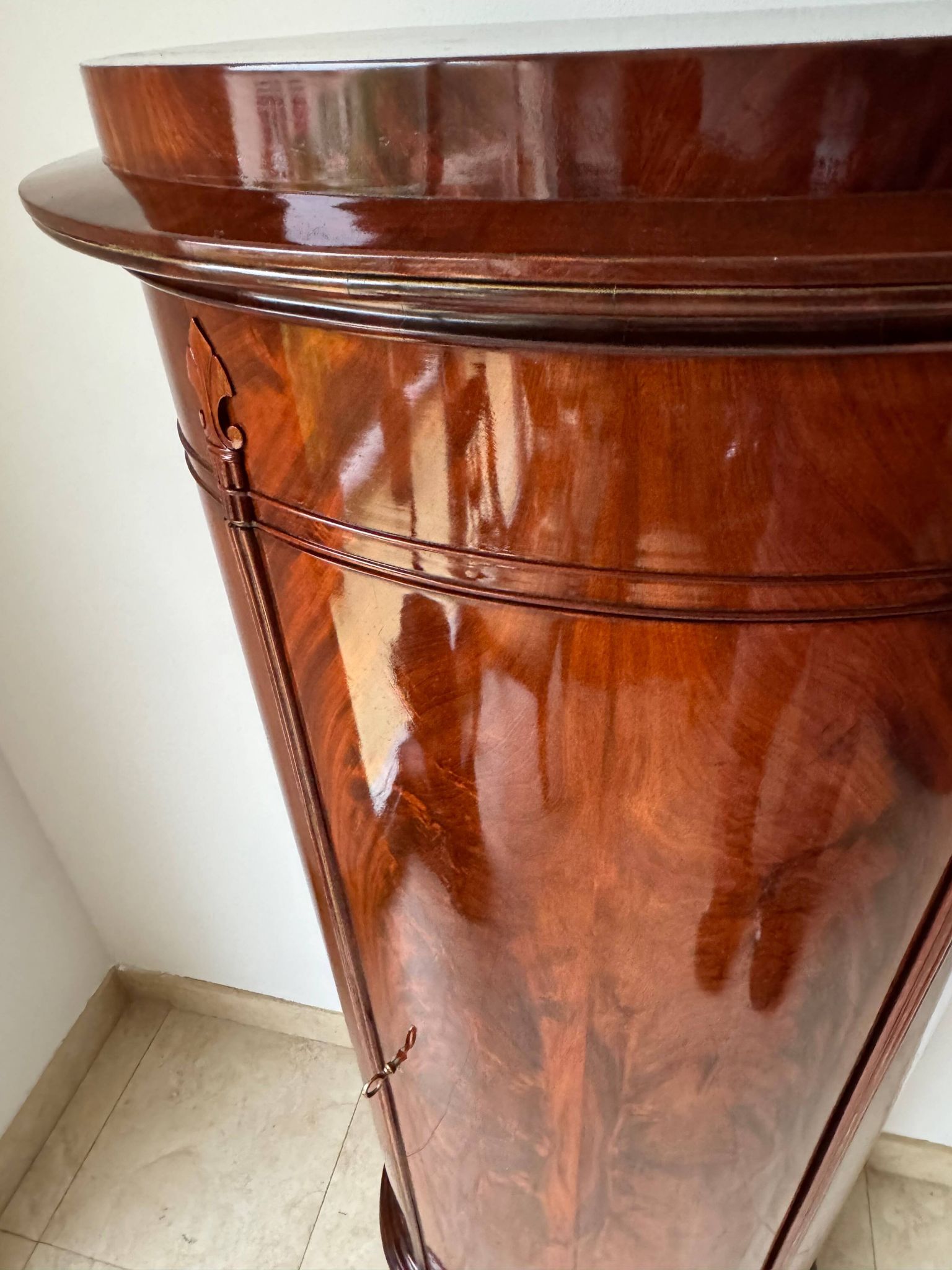 Somno “Column” or Cylindrical Cabinet, in flamed mahogany, Copenhagen, 1830-1840