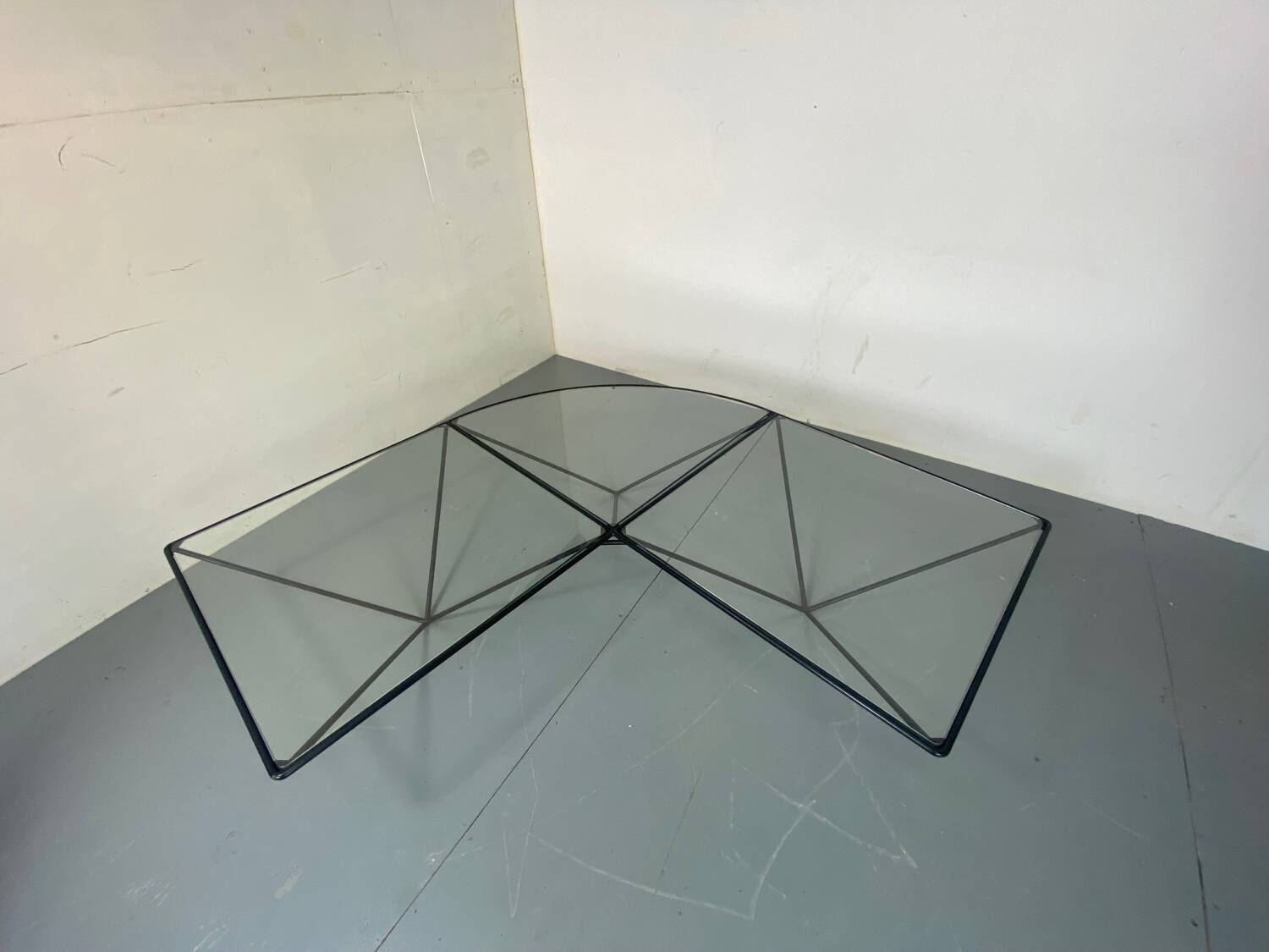 Table Basse Moderniste Furtive en Acier et Verre, Italie, années 1980