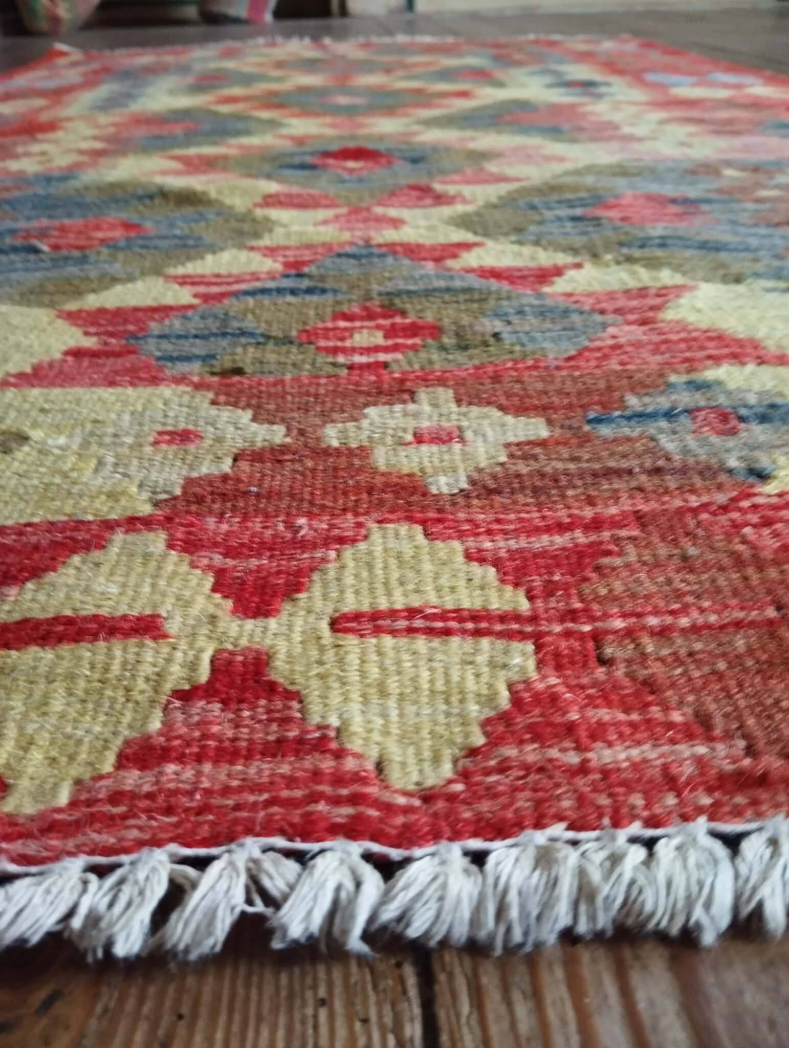 Handmade Persian Qashqai rug 150x89cm