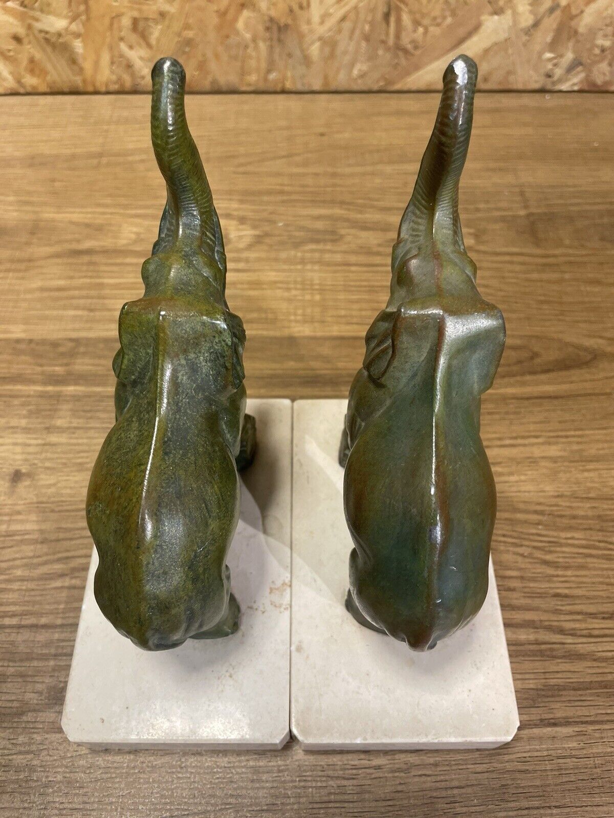 Pair of art deco bookends with elephant decoration in regulated and travertine, vintage