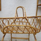 Rattan bassinet on folding support